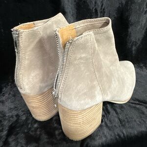Gently Used Steve Madden Suede Boots Taupe 3 inch heel